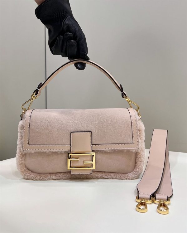Baguette Pale pink sheepskin bag - FB024