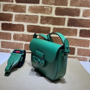 Gucci Horsebit 1955 small shoulder bag Green leather arrives here in a mini iteration and Green hue for a vibrant finish.