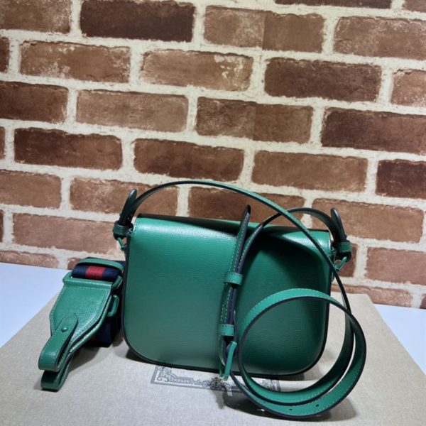 Gucci Horsebit 1955 small shoulder bag Green leather arrives here in a mini iteration and Green hue for a vibrant finish.