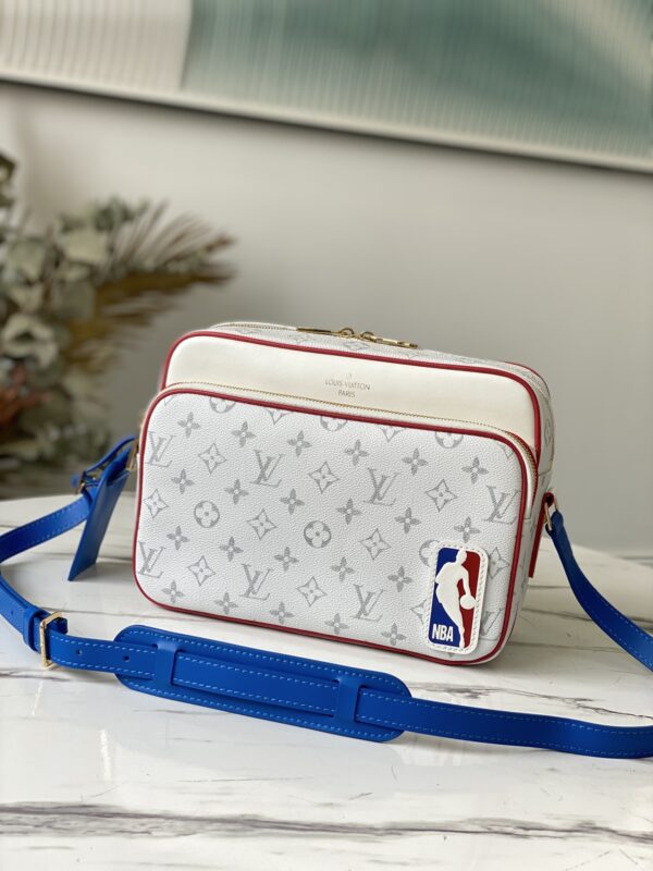 LV x NBA Nil Messenger Bag Monogram Antarctica Canvas - LB143