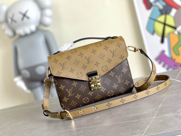 Metis Pochette Monogram Reverse Canvas - LB136