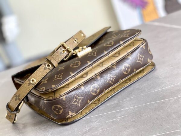 Metis Pochette Monogram Reverse Canvas - LB136