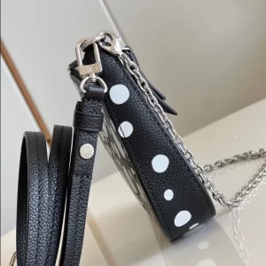 LV x YK Easy Pouch On Strap - LB239