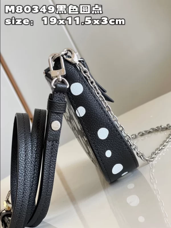 LV x YK Easy Pouch On Strap - LB239