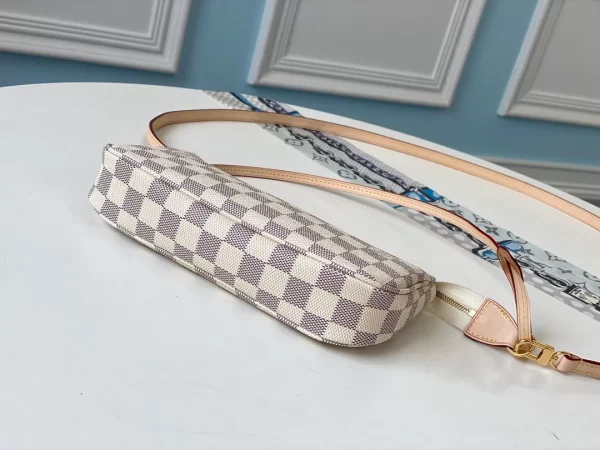 Pochette Accessoires Monogram Canvas - LB231