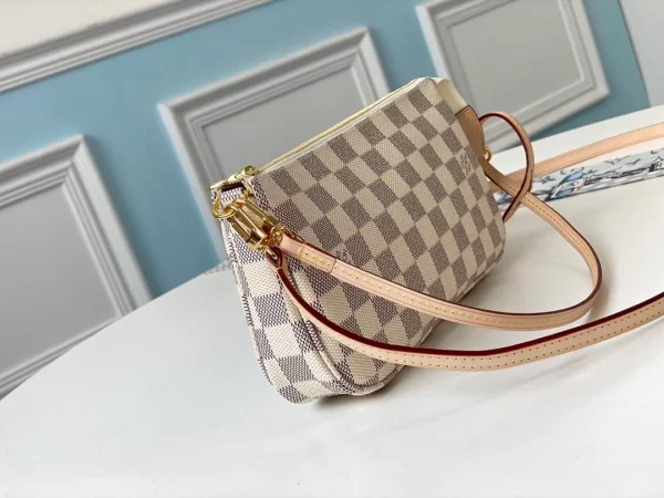 Pochette Accessoires Monogram Canvas - LB231