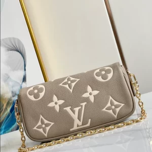 Wallet On Chain Ivy Bicolour Monogram Empreinte Leather - LB242