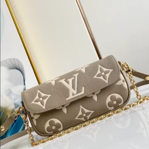 Wallet On Chain Ivy Bicolour Monogram Empreinte Leather - LB242