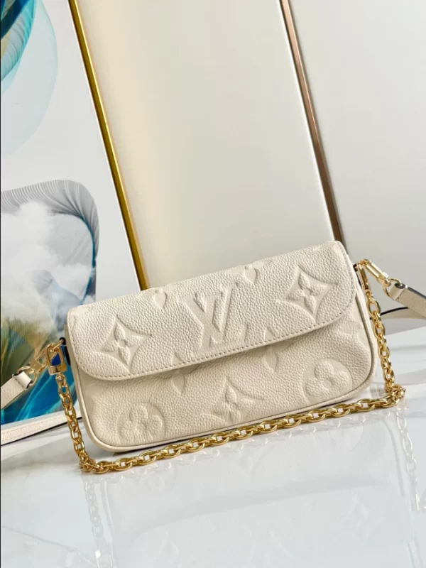 Wallet On Chain Ivy Monogram Empreinte Leather - LB240