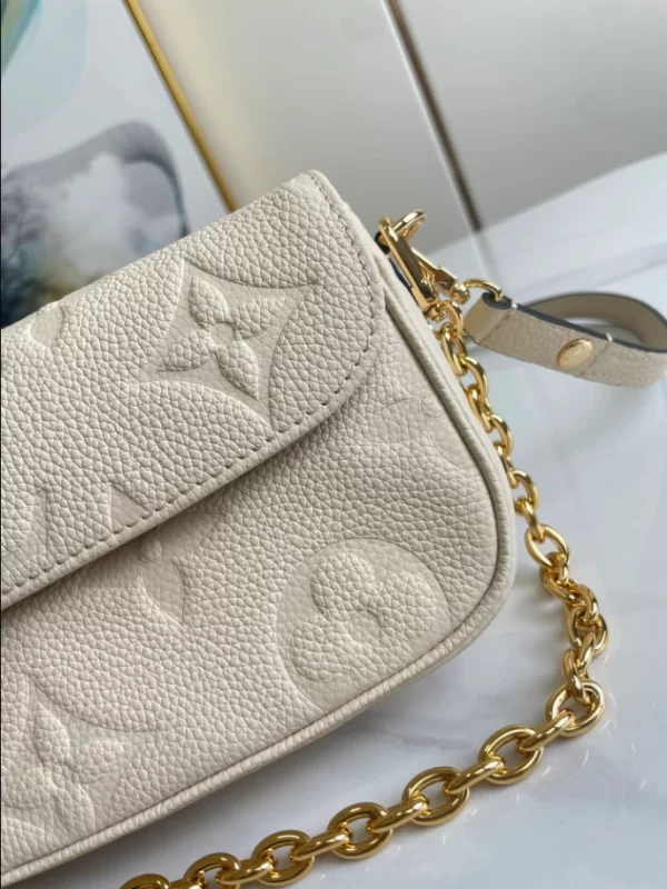 Wallet On Chain Ivy Monogram Empreinte Leather - LB240