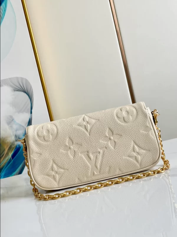 Wallet On Chain Ivy Monogram Empreinte Leather - LB240