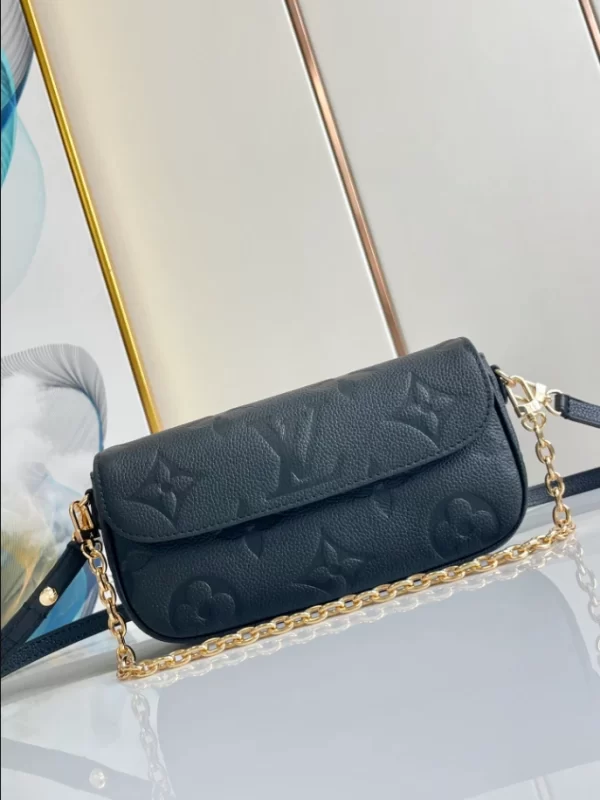 Wallet On Chain Ivy Monogram Empreinte Leather - LB241