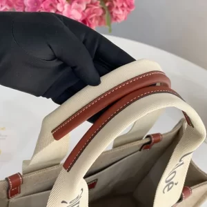 Chloé Medium Woody Tote Bag - MB007