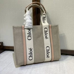 Chloé Medium Woody Tote Bag - MB010