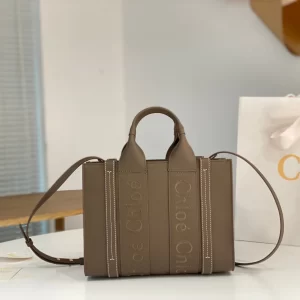 Chloé Small Woody Tote Bag Smooth Calfskin With Chloé Logo - MB015