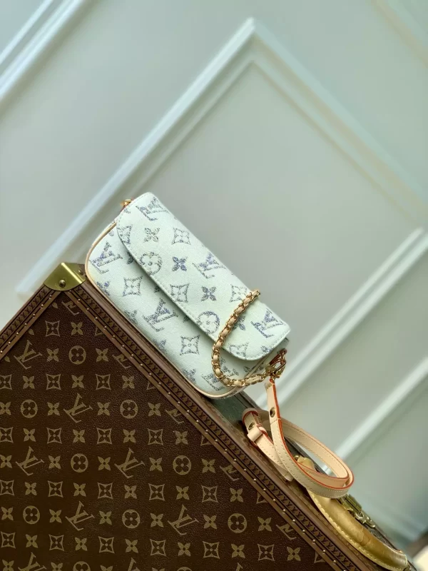 Wallet on Chain Ivy Multicolor Beige Monogram Jacquard Fabric