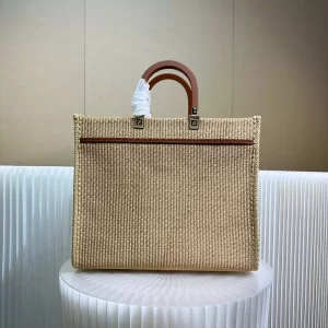 Fendi Sunshine Medium Shopper in Natural Straw