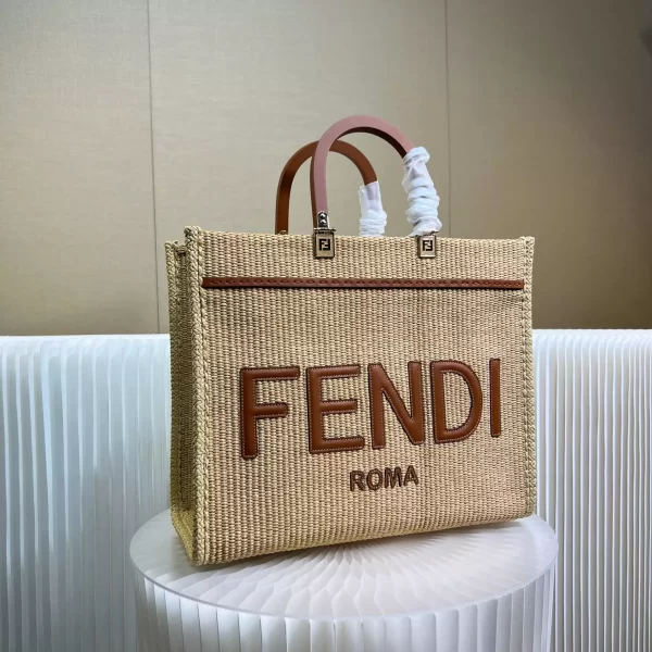 Fendi Sunshine Medium Shopper in Natural Straw