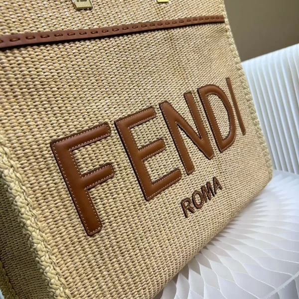 Fendi Sunshine Medium Shopper in Natural Straw