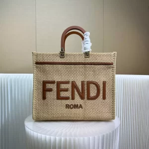 Fendi Sunshine Medium Shopper in Natural Straw