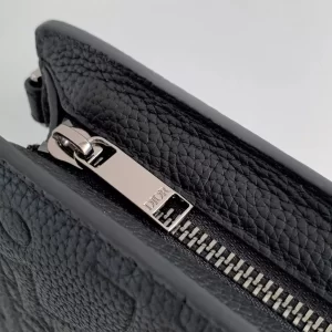 A5 Triangle Pouch Black Dior Gravity Leather