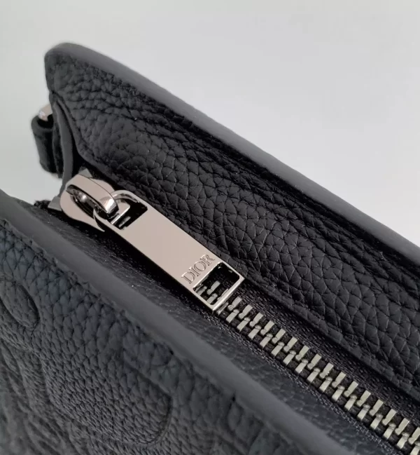 A5 Triangle Pouch Black Dior Gravity Leather