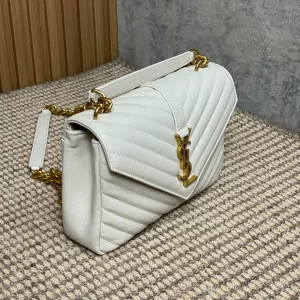 College Medium in Blanc Vintage Quilted Leather - YB086