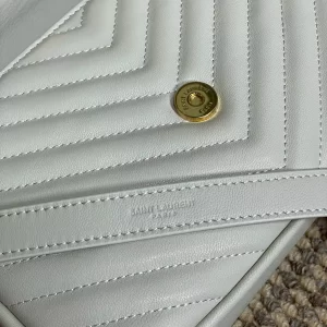 College Medium in Blanc Vintage Quilted Leather - YB086