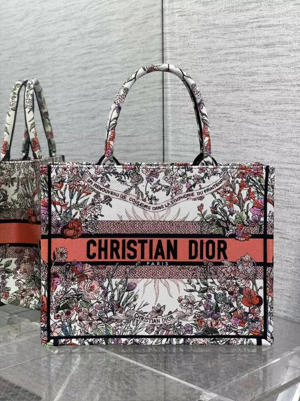 Medium Dior Book Tote Ecru Multicolor Dior 4 Saisons Printemps Soleil Embroidery