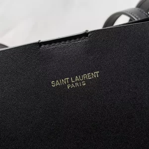 Shopping Saint Laurent in Black Leather - YB071